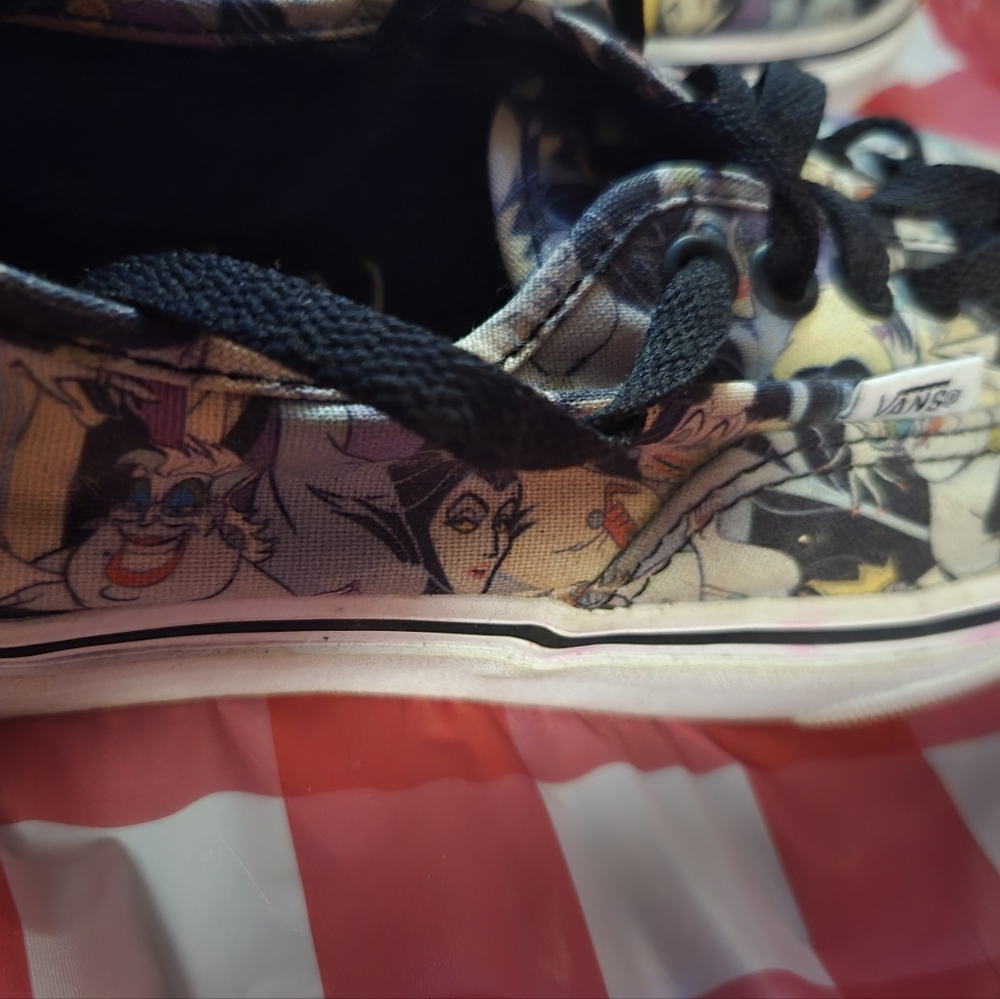 Womens Disney shoes - Picture 2 of 5